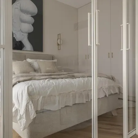 Ivis House - Elegant With Church View In Old Town *