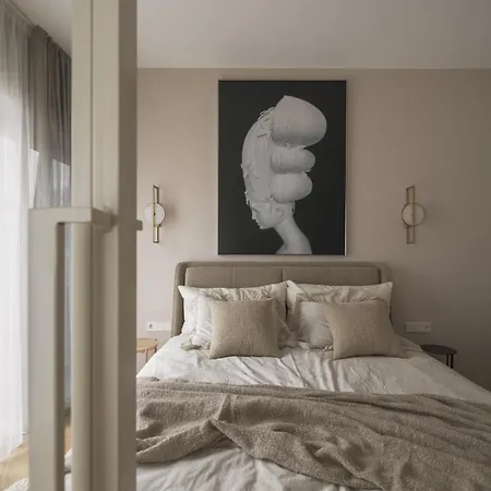 Ivis House - Elegant With Church View In Old Town Apartment *