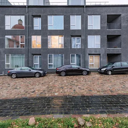 Ivis House - Elegant With Church View In Old Town *