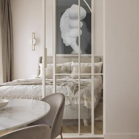 Ivis House - Elegant With Church View In Old Town