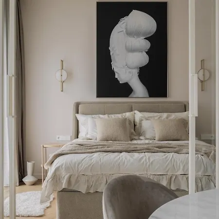 Ivis House - Elegant With Church View In Old Town Vilnius