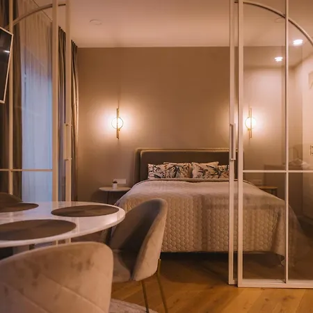 Ivis House - Elegant With Church View In Old Town