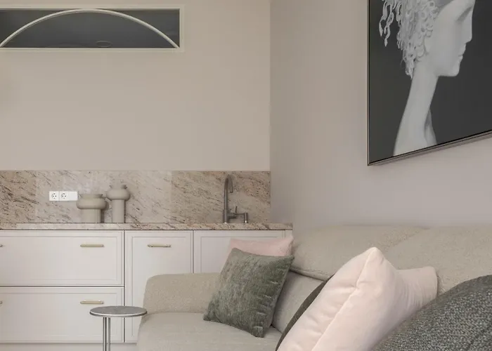 Ivis House - Elegant With Church View In Old Town *