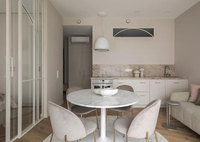 Ivis House - Elegant With Church View In Old Town