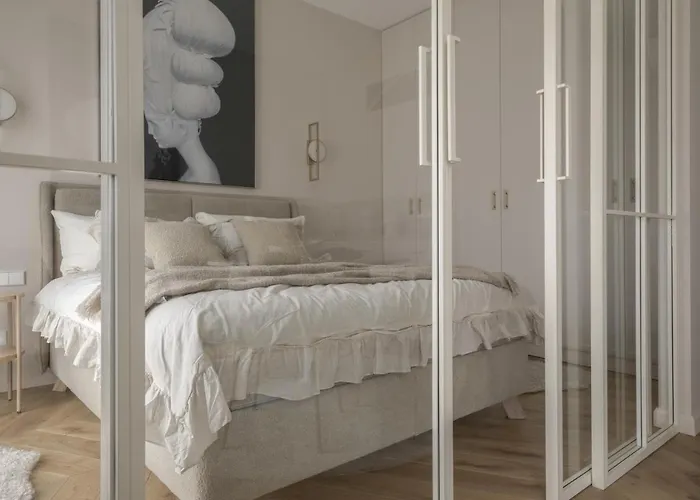 Ivis House - Elegant With Church View In Old Town *