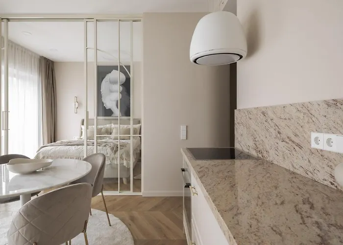 Ivis House - Elegant With Church View In Old Town