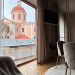 Ivis House - Elegant With Church View In Old Town *