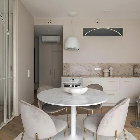 Ivis House - Elegant With Church View In Old Town