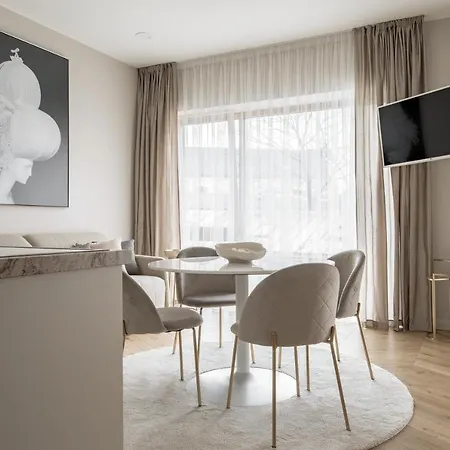 Ivis House - Elegant With Church View In Old Town Lägenhet