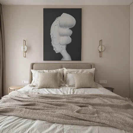 Ivis House - Elegant With Church View In Old Town *