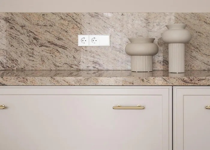 Ivis House - Elegant With Church View In Old Town