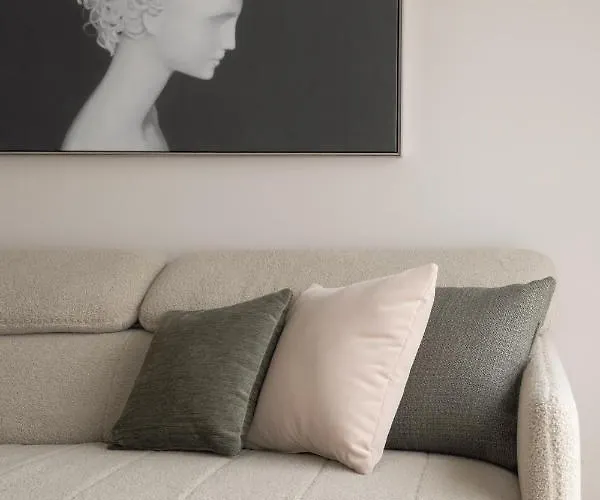 Ivis House - Elegant With Church View In Old Town Appartamento