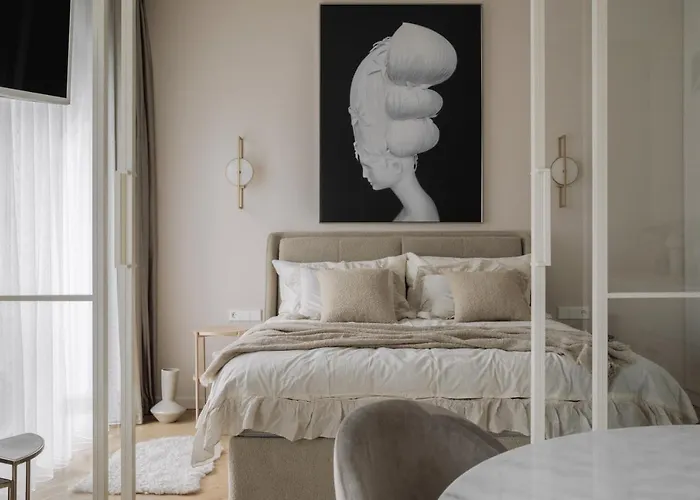 Ivis House - Elegant With Church View In Old Town Vilnius